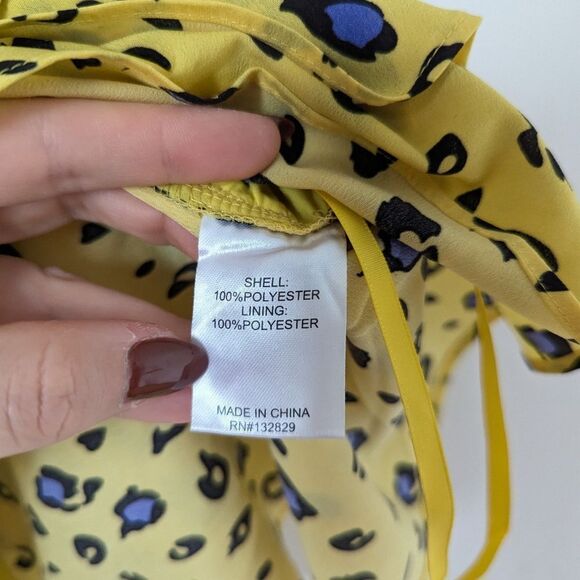 Superdown Revolve neon yellow leopard print Poppy layered peplum ruffle crop top - Picture 4 of 6